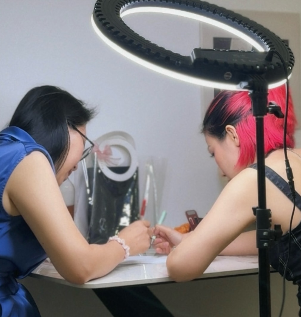 Học viên trải nghiệm khóa học 1:1 tại Luxury Brows